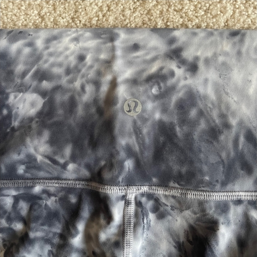 Lululemon Wunder Under HR Tight 25" Gray and White Tie-Dye Leggings, 12 - Picture 3 of 6